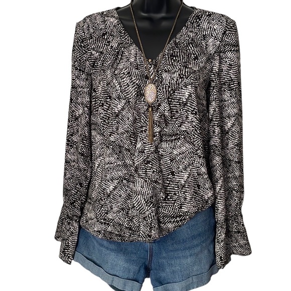 Roz & Ali Tops - Roz & Ali Long Sleeve Shirt Size M